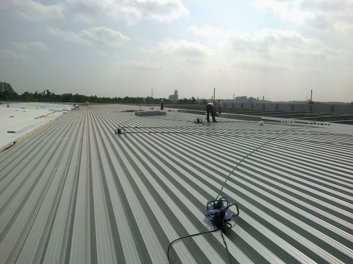 Onderconstructie voor zonnepanelen op industrieel dak