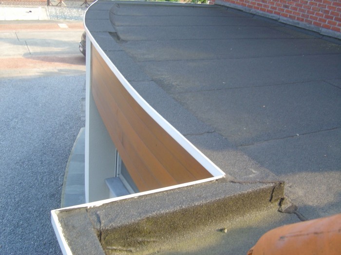 Asfaltering plat dak particuliere woning