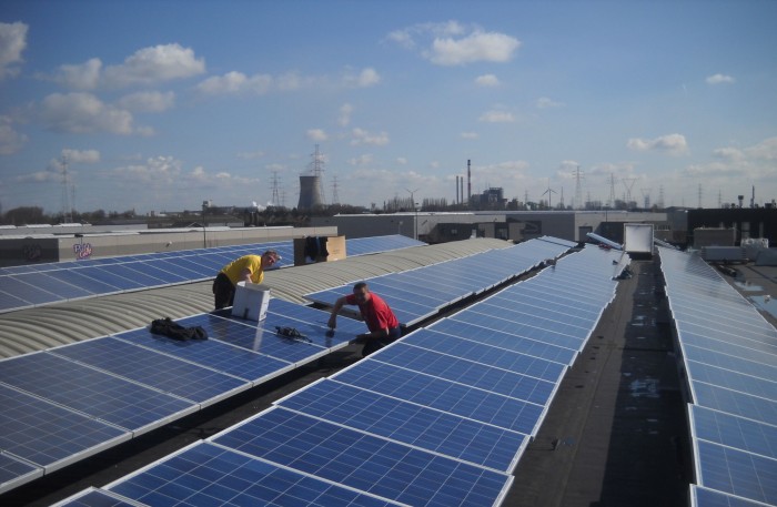 Renovatie industrieel dak met zonnepanelen