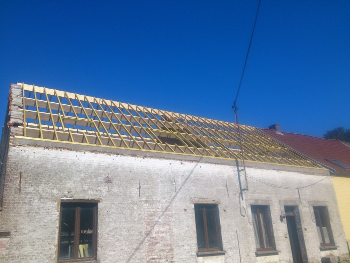 Structure pour toiture inclinée d'une habitation rénovée
