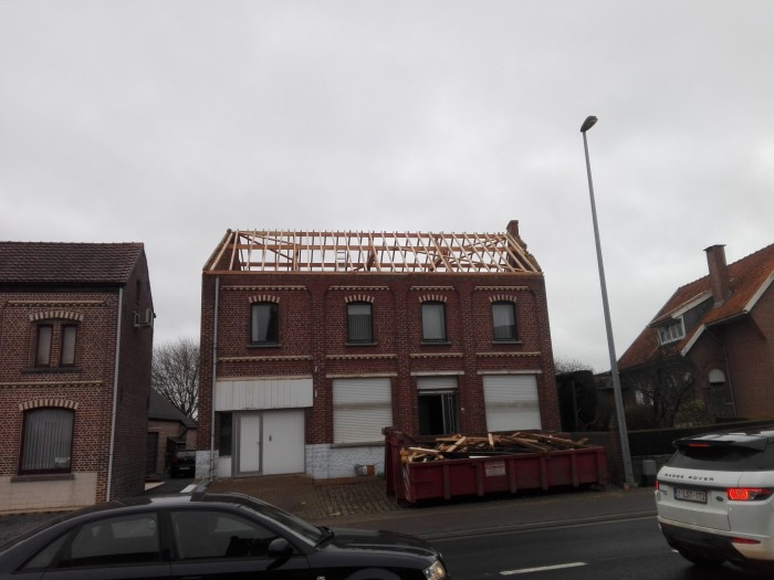 Aanleg hellend dak op particuliere woning